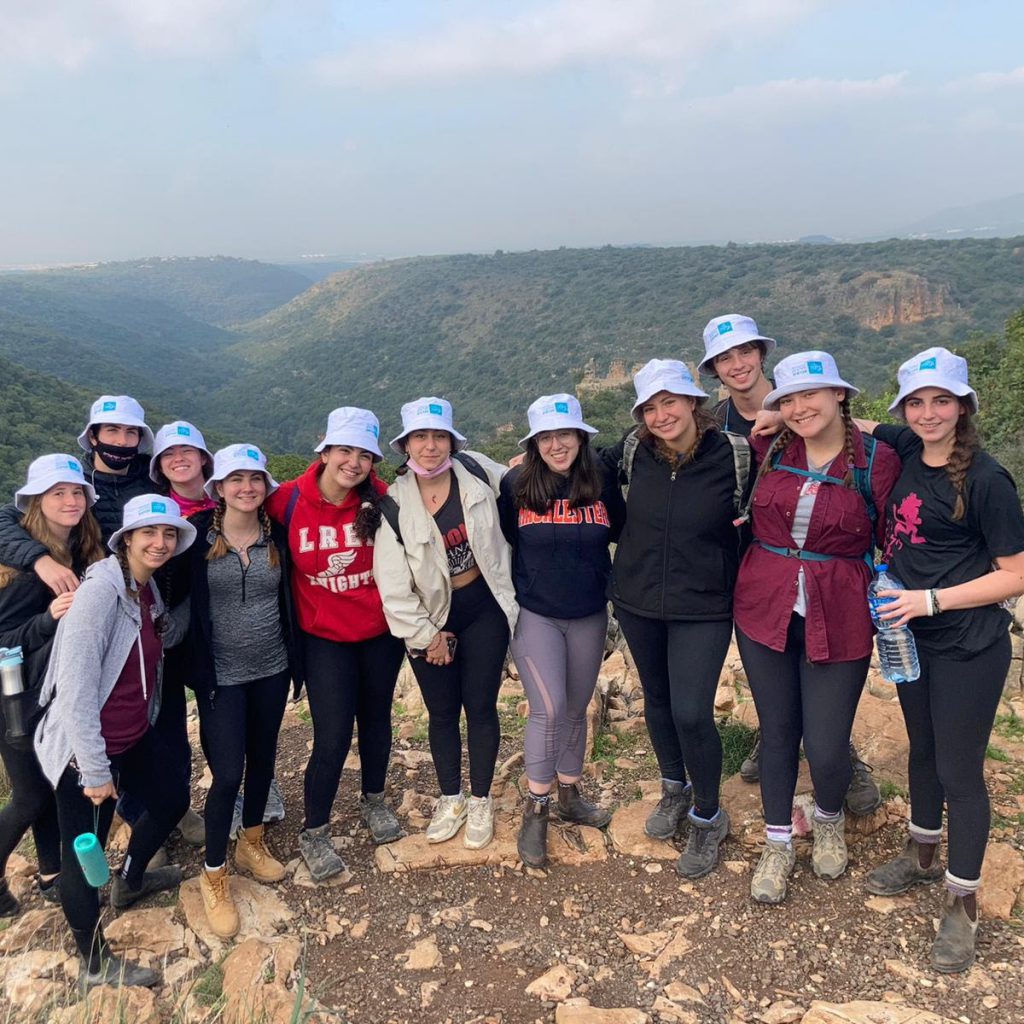 GAP mechina, Hebrew, communal life, year in Israel, volunteer, volunteering, friendships, Shnat Sherut, friends, relationship, BINA Gap year