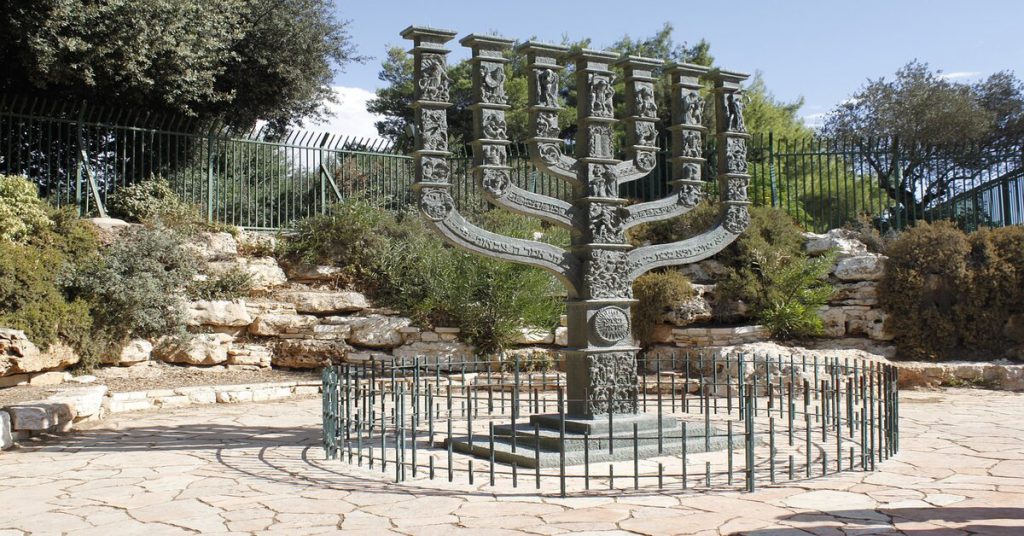 מנורת הקנים, ירושלים, פרשת בהעלותך